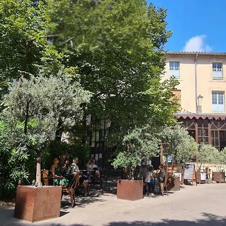 Agreable T2 A 5 Min Du Palais Des Papes Avec Wifi Terrasse Partagee * Avignon