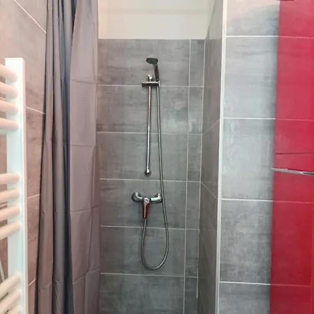 Agreable T2 A 5 Min Du Palais Des Papes Avec Wifi Terrasse Partagee Apartment *