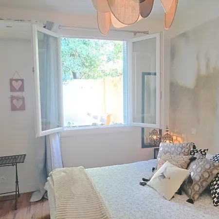 Apartment Agreable T2 A 5 Min Du Palais Des Papes Avec Wifi Terrasse Partagee Avignon