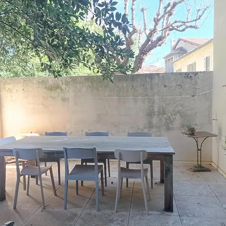 Agreable T2 A 5 Min Du Palais Des Papes Avec Wifi Terrasse Partagee *