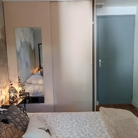 Agreable T2 A 5 Min Du Palais Des Papes Avec Wifi Terrasse Partagee Apartment