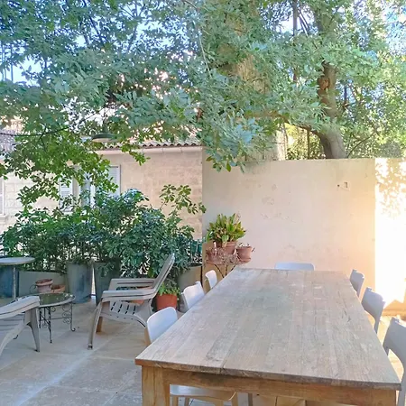 Agreable T2 A 5 Min Du Palais Des Papes Avec Wifi Terrasse Partagee Avignon
