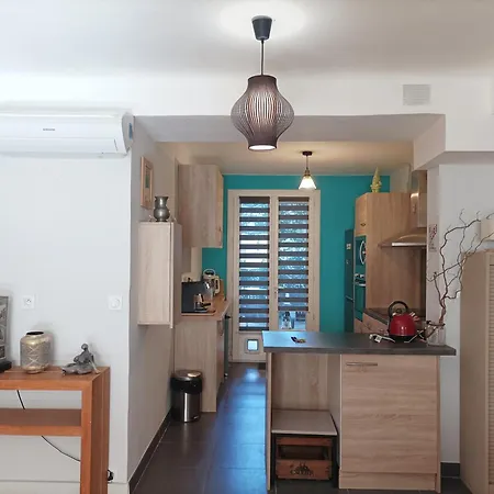 Agreable T2 A 5 Min Du Palais Des Papes Avec Wifi Terrasse Partagee Apartment